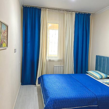 Уютная Квартира В Центре Возле Адк Almaty Ngoại thất bức ảnh