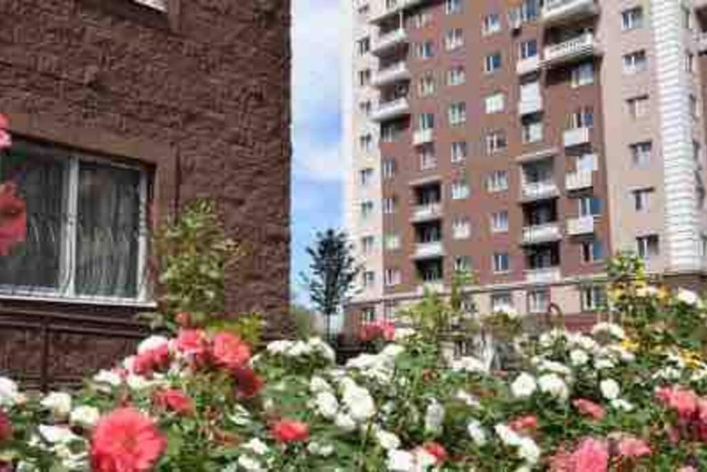 Уютная Квартира В Центре Возле Адк Almaty Ngoại thất bức ảnh